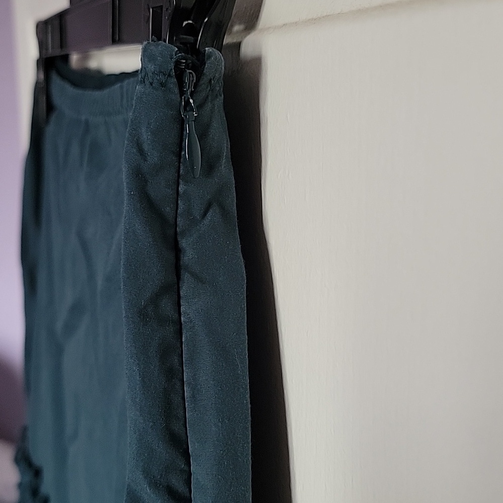 Ann Taylor LOFT skirt, 4P, dark green. - Picture 3 of 8